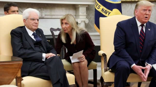 <p>
	Тръмп говори, Матарела мълчи и слуша. <em>Снимка: Ройтерс</em></p>
