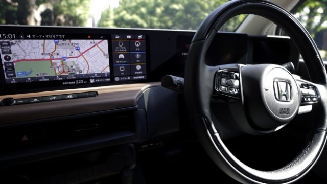 <p>
	Интериор на електрически модел на Honda. <em>Снимка: Kiyoshi Ota/Bloomberg</em></p>
