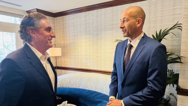 Отляво надясно: министърът на вътрешните работи на САЩ Дъг Бъргъм проведе разговор с председателя на УС на &bdquo;Главболгарстрой&ldquo; Калин Пешов. Снимка: &bdquo;Главболгарстрой&ldquo;