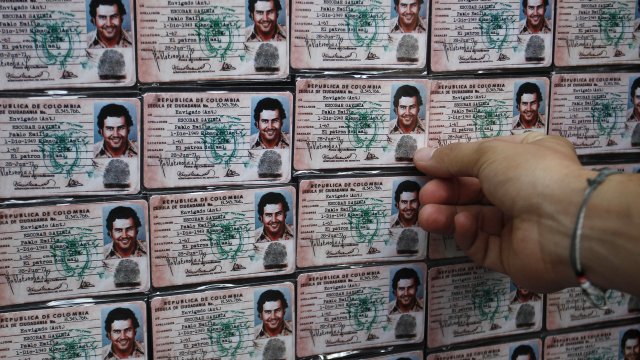 Сувенири с лика на Пабло Ескобар: Снимка: EPA/Luis Eduardo Noriega Arboleda