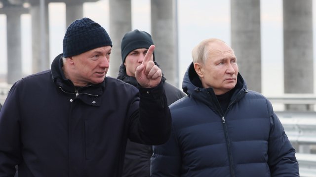 Путин инспектира Кримския мост на 5 декември 2022 г. Снимка:  EPA/MIKHAIL METZEL