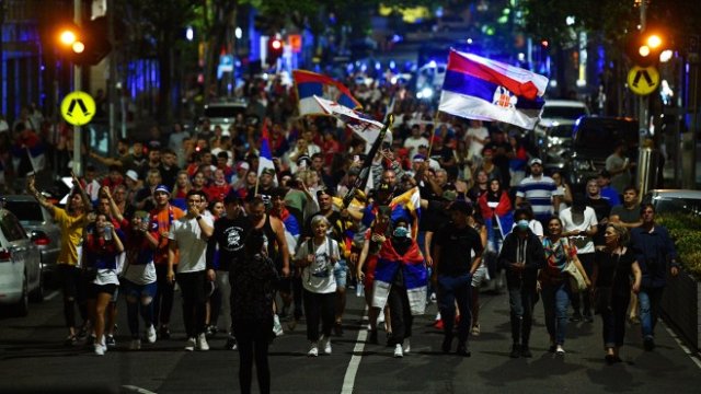 <p>
	Той е &quot;тяхното всичко&quot; - феновете боготворят Ноле. <em>EPA/JAMES ROSS AUSTRALIA AND NEW ZEALAND</em></p>
