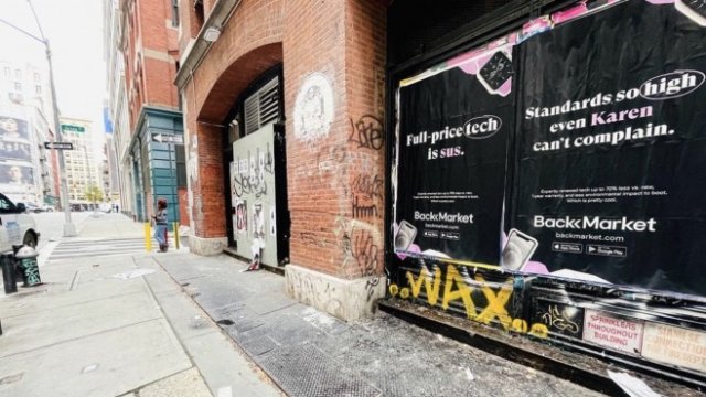 <p>
	Реклама на онлайн магазина във Франция. <em>Снимка:&nbsp;Back Market</em></p>
