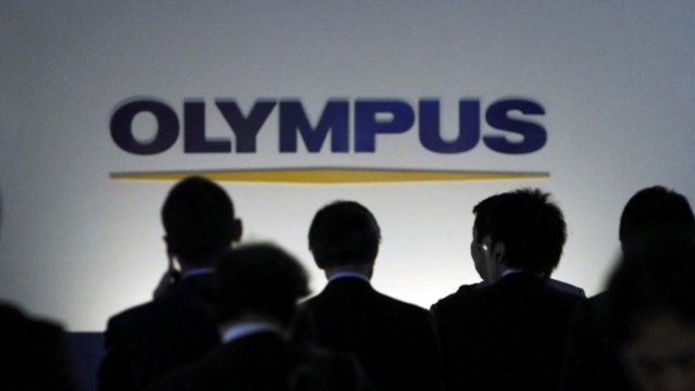 <p>
	Тъмни облаци надвиснаха над корпоративното бъдеще на Olympus.<em> Снимка: Ройтерс</em></p>
