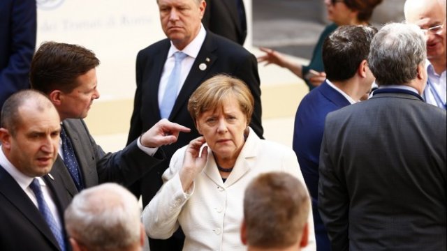 <p>
	Ангела Меркел на вчерашната среща на върха в Рим. <em>Снимка: Ройтерс</em></p>
