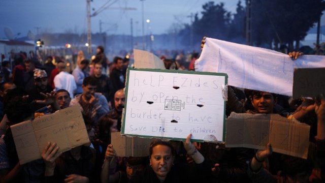 <p>
	Бежански лагер на границата между Гърция и Македония при затварянето на Балканския маршрут. <em>Снимка: Архив Ройтерс</em></p>
