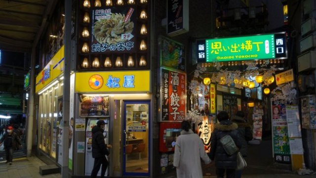 <p>
	Активността в сектора на услугите се е свила с най-бързия си темп от май 2020 г<em>. Снимка: Bloomberg L.P.</em></p>
