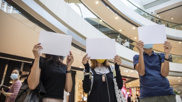 <p>
	От месеци специалният регион е арена на протести. Снимка: Paul Yeung/Bloomberg</p>
