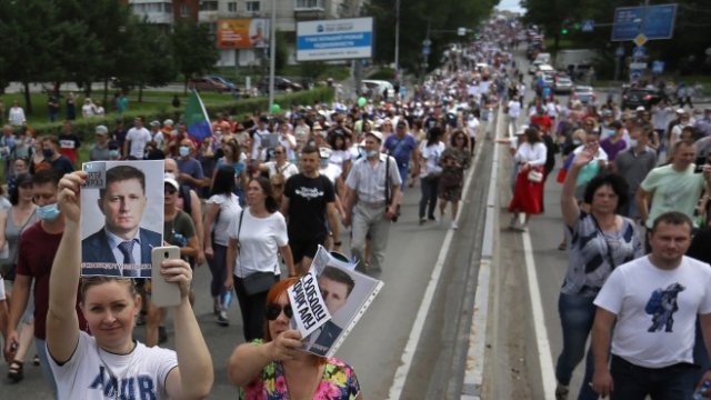 <p>
	Кадър от протестите на 25 юли. <em>Снимка:&nbsp;EPA/ALEKSANDR KOLBIN</em></p>
