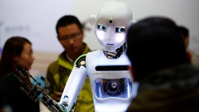 <p>
	Хуманоидният робот Robo Thespian. Снимка: <em>Архив, Ройтерс</em></p>
