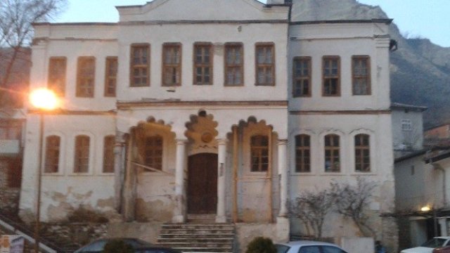 <p>
	Сградата на турския конак в Мелник. Снимка:<em> Investor.bg</em></p>
