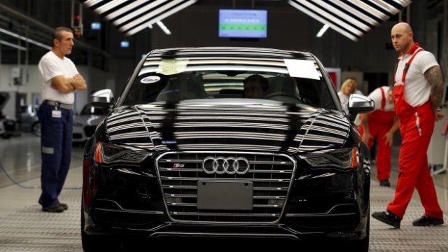 <p>
	Фабрика на Volkswagen АG в Гьор. <em>Снимка: архив Ройтерс</em></p>
