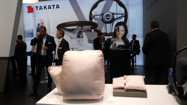 <p>
	Щандът на Takata на Автосалон Франкфурт 2015.<em> Снимка: Automedia.bg</em></p>
