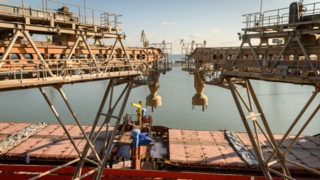 Какво се случва с българските кораби в украински пристанища?