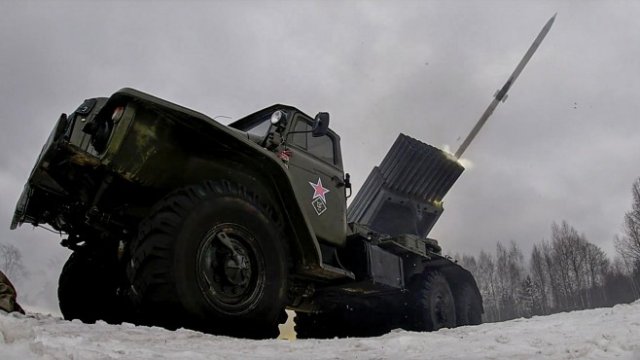 <p>
	Руските военни продължават с обучението си. <em>Снимка: EPA/RUSSIAN DEFENCE MINISTRY</em></p>
