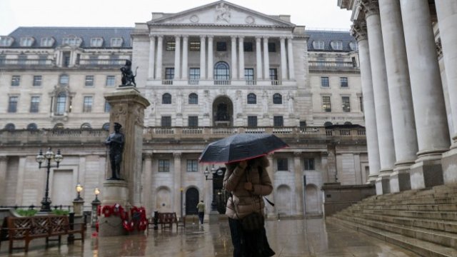 <p>
	Сградата на Английската централна банка в Лондон. <em>Снимка: Bloomberg L.P.</em></p>
