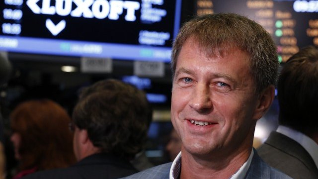 <p>
	Дмитрий Лошинин при листването на&nbsp;Luxoft Holdings Inc. на борсата в Ню Йорк. <em>Снимка: Ройтерс&nbsp;</em></p>
