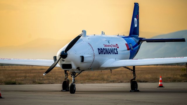 Снимка: Dronamics