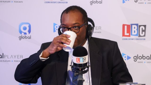 Данъчните съкращения, предвидени в минибюджета на Куаси Куартенг, предизвикаха сътресения на пазарите и сринаха рейтинга на премиера Лиз Тръс. Снимка: Hollie Adams/Bloomberg