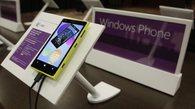 <p>
	Предизвикателството пред&nbsp;&nbsp;Windows Phone - да набере популярност в САЩ. <em>Снимка: Ройтерс</em></p>
