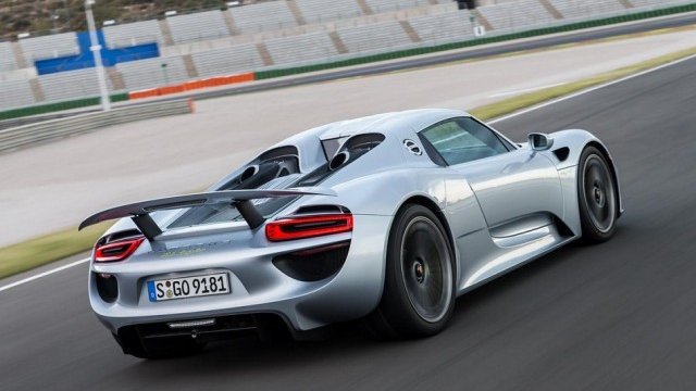 <p>
	918 Spyder. Снимка: Porsche</p>
