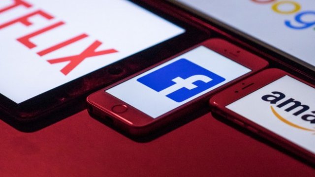 Как се справят с изборите Facebook и Twitter?