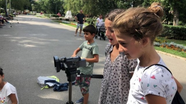 Деца правят "семейни" филми в условията на пандемия