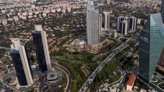 <p>
	Финансовият квартал на Истанбул. <em>Снимка: Ройтерс</em></p>
