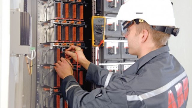 АВВ повиши енергийната ефективност в завод на Renault-Nissan и Daimler