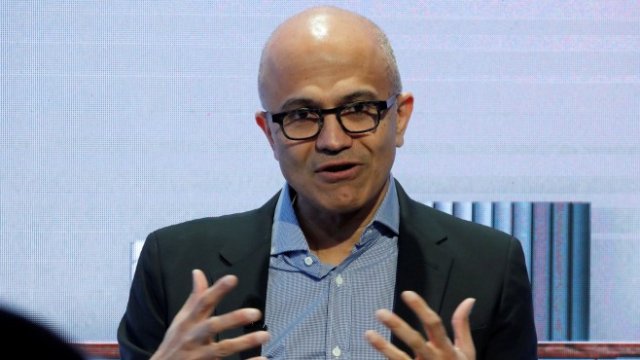<p>
	Главният изпълнителен директор на Microsoft Сатя Надела. <em>Снимка: Ройтерс</em></p>

