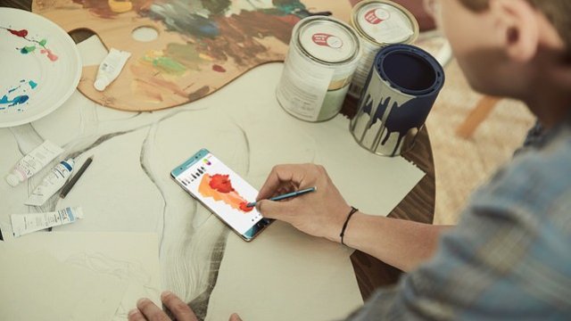 <p>
	<em>Снимка: news.samsung.com</em></p>
