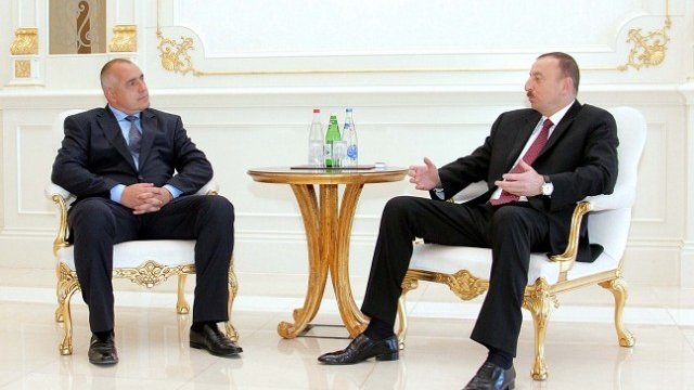<p>
	<em>Премиерът Бойко Борисов, който е на двудневно официално посещение в Азербайджан, се срещна с президента на страната Илхам Алиев (дясно) Снимка: БТА</em></p>
