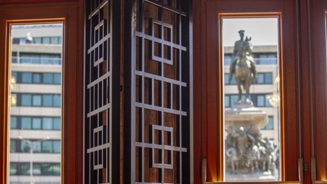 Къде минават „червените линии“ в персонификацията на партиите?