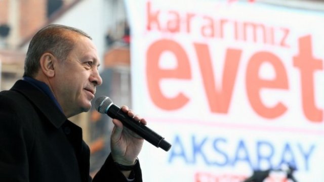 <p>
	Ако конституционната реформа в Турция се приеме, Реджеп тайип Ердоган ще може да остане начело на страната до 2029 г. <em>Снимка: Ройтерс</em></p>
