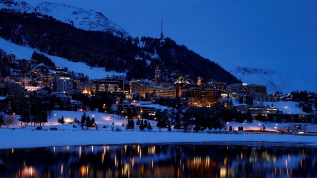 <p>
	Швейцарският курорт Сейнт Моритц. <em>Снимка: Ройтерс</em></p>
