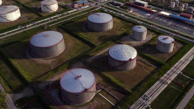 OPEC+ се затрудняват да извадят 400 хил. барела на ден на пазара