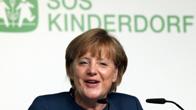 <p>
	Меркел се появи и на годишната среща на SOS Kinderdorf в Гримен. <em>Снимка: Ройтерс</em></p>
