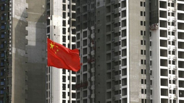 <p>
	Основното предизвикателство пред китайските власти не е строителството, а как да направят жилищата по-достъпни за хората. <em>Снимка: Ройтерс</em></p>
