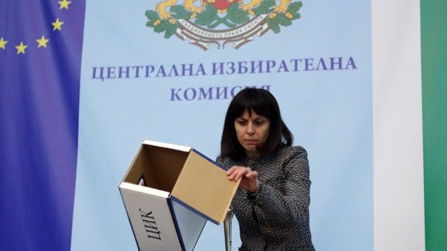 <p>
	<em>В ЦИК изтеглиха жребия за поредните номера на партиите и коалициите в изборите на 12 май т.г.&nbsp;</em> Снимка: БТА</p>
