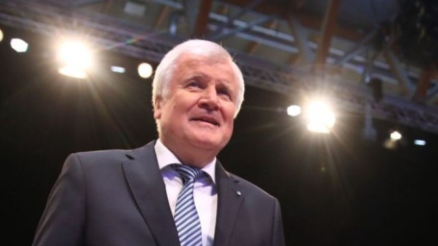 <p>
	Лидерът на Християнсоциалния съюз Хорст Зеехофер. <em>Снимка: Ройтерс</em></p>
