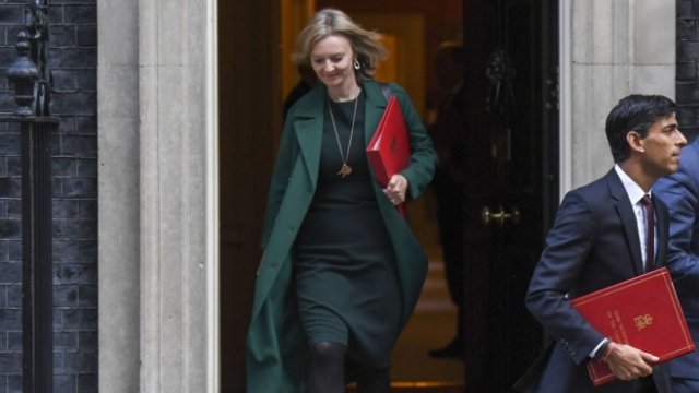 <p>
	Тръс и Сунак. <em>Снимка: Bloomberg</em></p>
