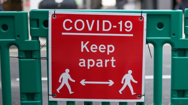 Темата за произхода на Covid-19 може да раздалечи още повече двете суперсили Китай и САЩ. Снимка: Simon Dawson/Bloomberg