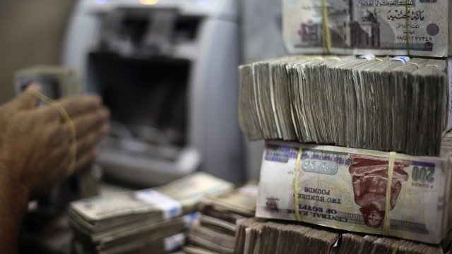 <p style="text-align: justify;">
	Египетски паунд. <em>Снимка: архив, Ройтерс</em></p>
