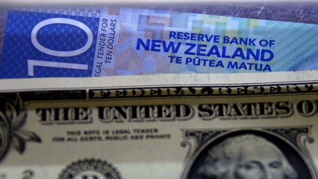 Щатският долар продължи да поевтинява