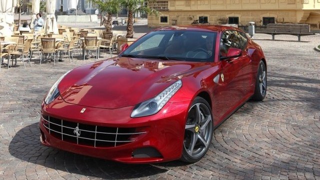 <p>
	Ferrari FF.<em> Снимка: Ferrari </em></p>
