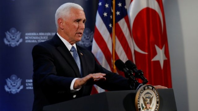 Какво има да каже Майкъл Пенс за Хонконг