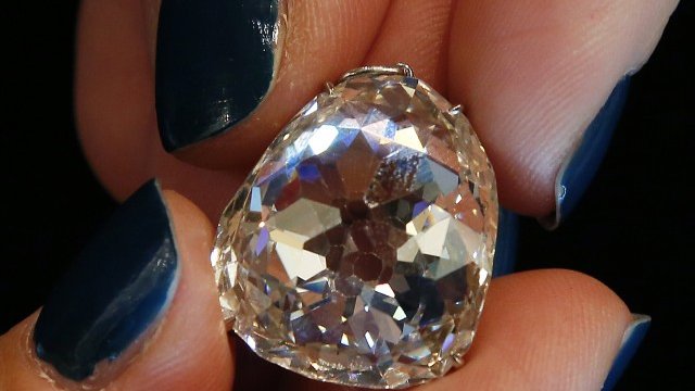 <p>
	Диамантът бе продаден два пъти по-скъпо от първоначалната цена.&nbsp;<em>Снимка: Ройтерс</em></p>
