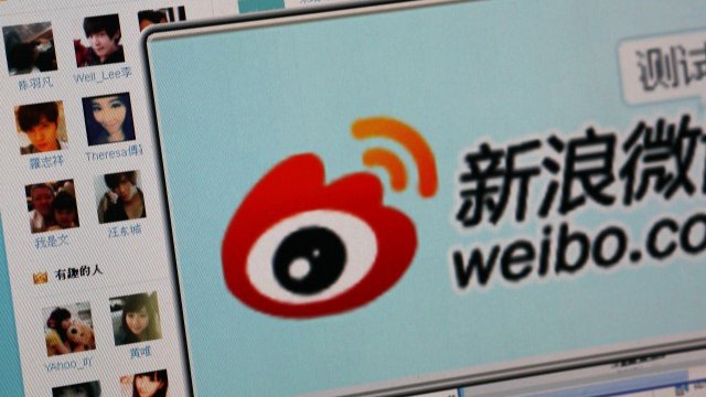 <p>
	Засега големите инвестиции на Sina&nbsp;в микроблогинг услугата&nbsp;Weibo не се изплащат. <em>Снимка: Ройтерс</em></p>

