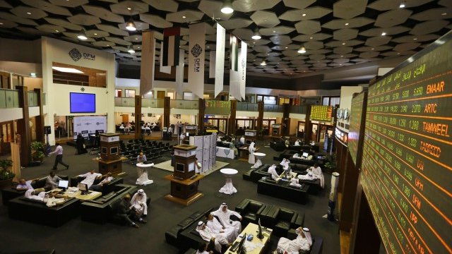 <p style="text-align: justify;">
	Борсата в Дубай. <em>Снимка: архив, Ройтерс</em></p>
