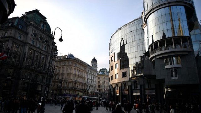 <p>
	Изглед към центъра на Виена. <em>Снимка: Getty</em></p>
